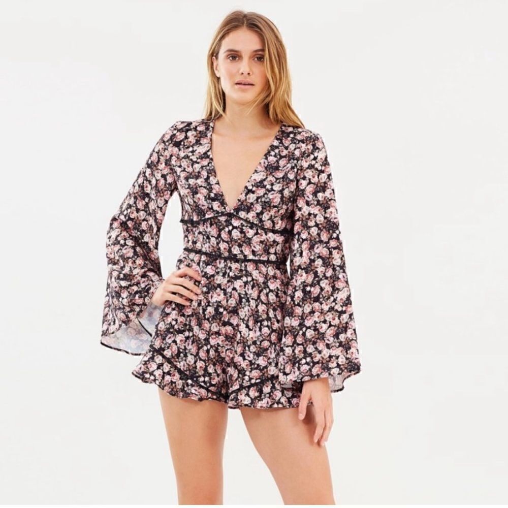 Keepsake One Love Playsuit || SZ S || Black Rose Floral